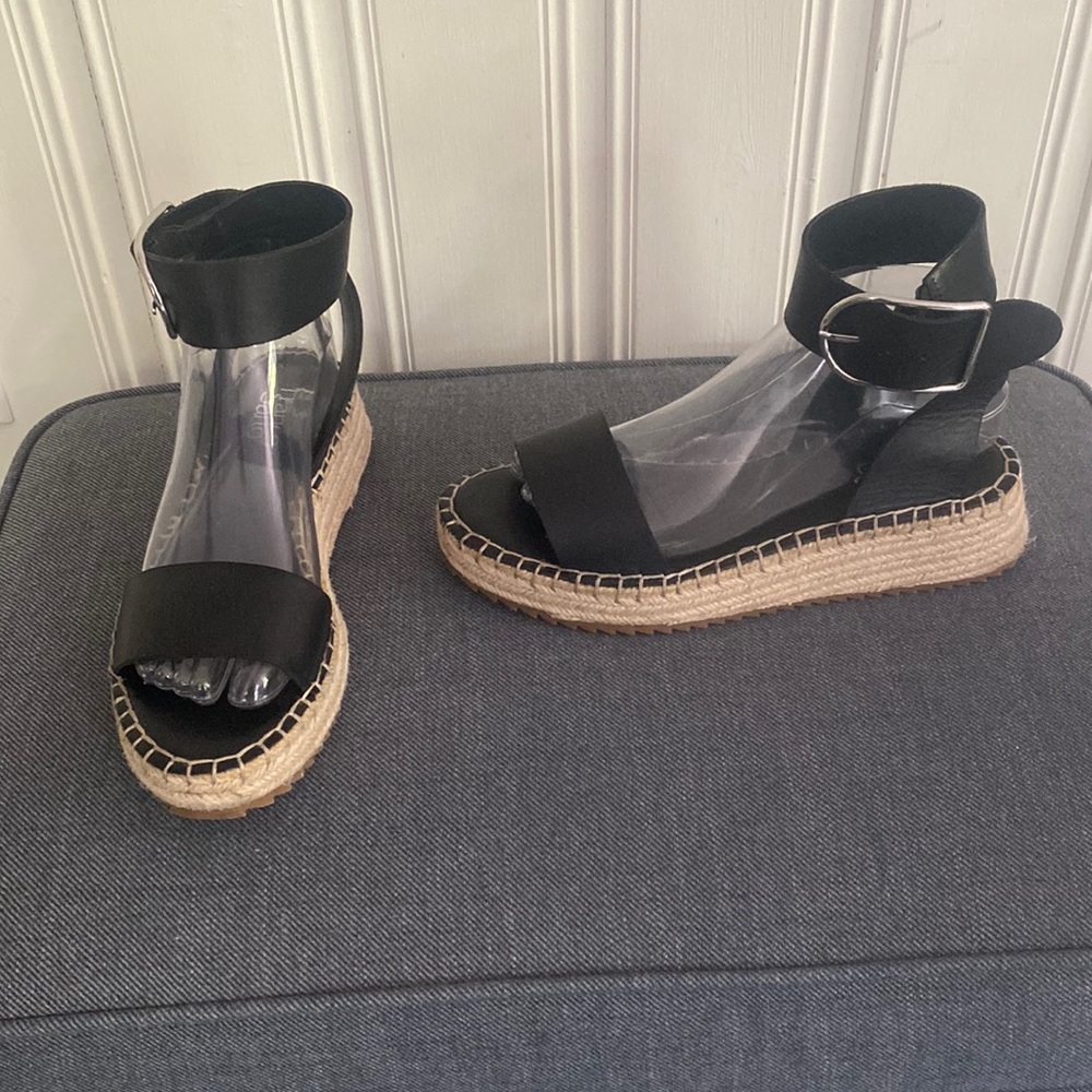 Franco Sarto - black leather platform sandals - rubber soles like new condition